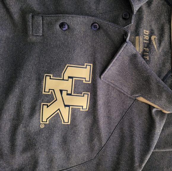 Dri-Fit University of Kentucky Pull-Over - Picture 2 of 7
